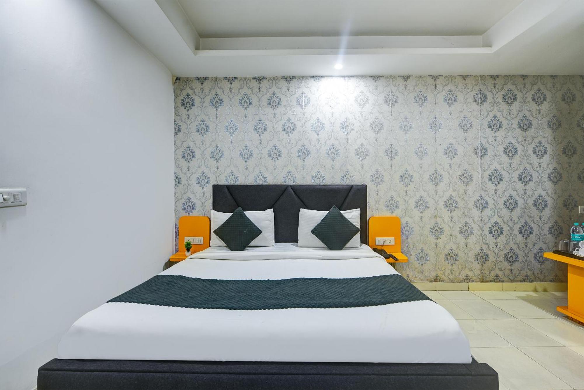 Hotel Kelvish Free Airport Pickup New Delhi Exterior photo